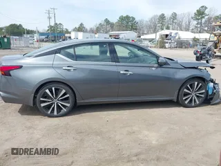 2019 Nissan Altima 2.5 Platinum with VIN 1N4BL4FV1KC104563, listed as a IAAI auction lot 41828774 with 44,006 mi miles. Bid and sale history available at carsss.com. Image 13.