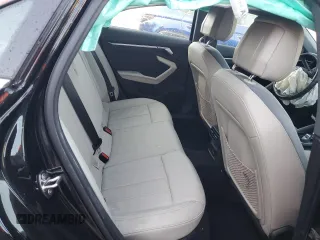 2024 Audi A3 Premium z VIN WAUAUDGYXRA100025, wystawiony jako Copart lot #56401935 z przebiegiem 42 408 mil mil oraz Nie do naprawy. Historia ofert i sprzedaży dostępna na DreamBid. Obrazek 11.