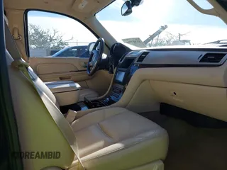 2008 Cadillac Escalade EXT z VIN 3GYFK62808G147107, wystawiony jako IAAI lot #41397796 z przebiegiem Nie podano mil oraz . Historia ofert i sprzedaży dostępna na DreamBid. Obrazek 5.