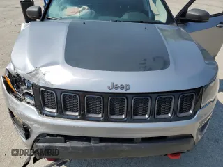 2019 Jeep Compass Trailhawk z VIN 3C4NJDDB2KT667874, wystawiony jako Copart lot #60784475 z przebiegiem 82 426 mil mil oraz Szkoda całkowita • Salvage title. Historia ofert i sprzedaży dostępna na DreamBid. Obrazek 12.