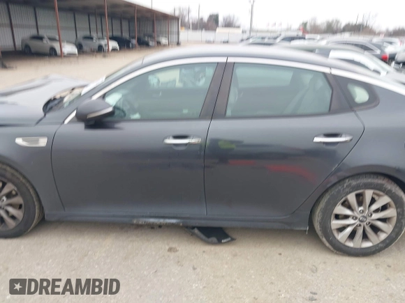 2017 Kia Optima LX z VIN 5XXGT4L33HG131596, wystawiony jako IAAI lot #41591166 z przebiegiem 105 084 mil mil oraz . Historia ofert i sprzedaży dostępna na DreamBid. Obrazek 14.