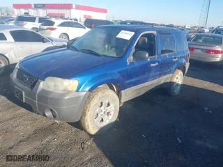 2007 Ford Escape XLT with VIN 1FMYU93117KA03886, listed as a IAAI auction lot 41783932 with 251,969 mi miles. Bid and sale history available at carsss.com. Image 2.