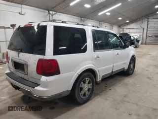 2003 Lincoln Navigator Luxury with VIN 5LMFU28RX3LJ31607, listed as a IAAI auction lot 41912435 with 206,141 mi miles. Bid and sale history available at carsss.com. Image 4.