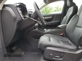2025 Volvo XC40 Plus Bright Theme с VIN YV4L12UE3S2503506, выставлен на аукционе Copart как лот 58265625 с пробегом 12 667 миль миль и Чистый • Clean title. История ставок и продаж доступна на DreamBid. Изображение 7.