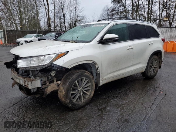 2017 Toyota Highlander XLE z VIN 5TDJZRFH8HS392519, wystawiony jako Copart lot #44079265 z przebiegiem 84 065 mil mil oraz Szkoda całkowita • Salvage title. Historia ofert i sprzedaży dostępna na DreamBid. Obrazek 1.