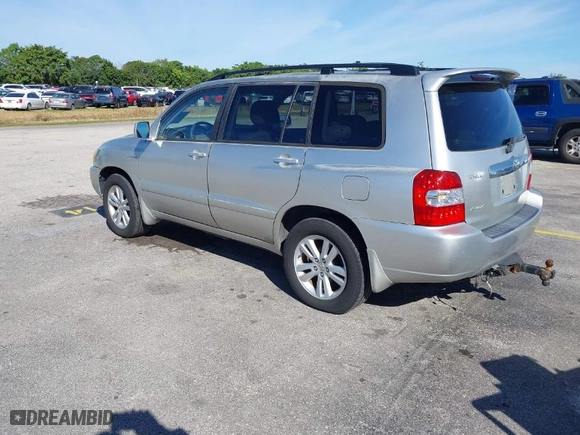 2006 Toyota Highlander Hybrid with VIN JTEEW21A660011807, listed as a IAAI auction lot 41743642 with 272,845 mi miles. Bid and sale history available at carsss.com. Image 3.