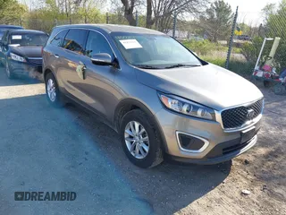 2018 Kia Sorento LX z VIN 5XYPG4A33JG417375, wystawiony jako IAAI lot #42222511 z przebiegiem 43 611 mil mil oraz . Historia ofert i sprzedaży dostępna na DreamBid. Obrazek 1.