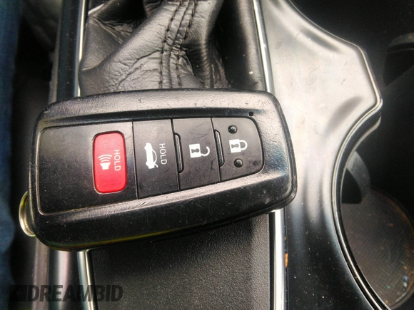 2018 Toyota Camry LE z VIN 4T1B11HKXJU652275, wystawiony jako IAAI lot #42245625 z przebiegiem 49 596 mil mil oraz . Historia ofert i sprzedaży dostępna na DreamBid. Obrazek 11.