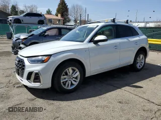 2024 Audi Q5 S line Premium z VIN WA1GAAFY8R2017137, wystawiony jako Copart lot #52612505 z przebiegiem 6078 mil mil oraz Szkody całkowita. Historia ofert i sprzedaży dostępna na DreamBid. Obrazek 1.