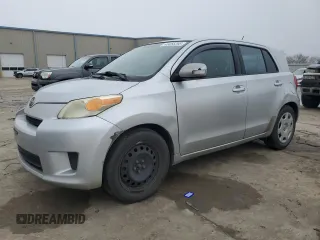2008 Scion xD z VIN JTKKU10478J032819, wystawiony jako Copart lot #46455295 z przebiegiem 200 925 mil mil oraz Tytuł czysty. Historia ofert i sprzedaży dostępna na DreamBid. Obrazek 1.