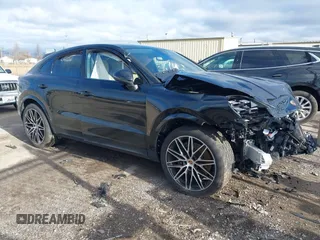 2025 Porsche Cayenne z VIN WP1BA2AY4SDA29016, wystawiony jako IAAI lot #41899275 z przebiegiem 7 099 mil mil oraz . Historia ofert i sprzedaży dostępna na DreamBid. Obrazek 1.