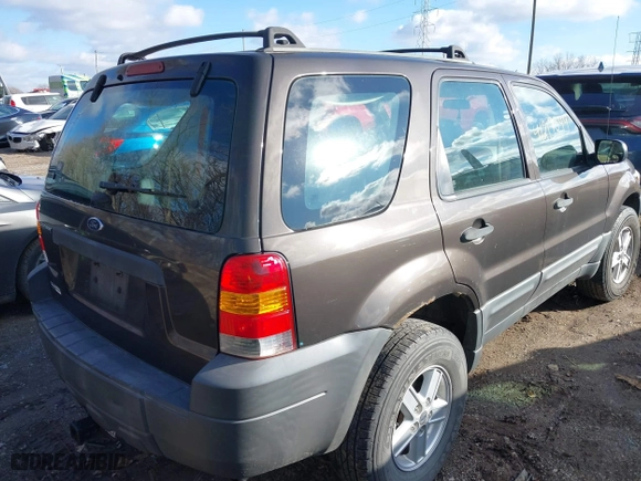 2007 Ford Escape XLS with VIN 1FMYU92Z37KB90832, listed as a IAAI auction lot 41217549 with 114,433 mi miles. Bid and sale history available at carsss.com. Image 4.