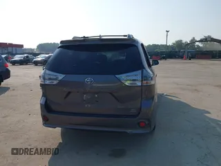 2019 Toyota Sienna SE z VIN 5TDEZ3DC9KS215829, wystawiony jako IAAI lot #42436801 z przebiegiem 126 585 mil mil oraz . Historia ofert i sprzedaży dostępna na DreamBid. Obrazek 16.