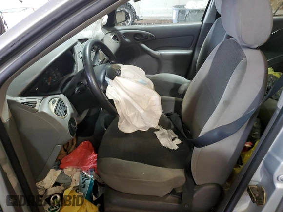 2003 Ford Focus SE z VIN 1FAFP34P43W186633, wystawiony jako Copart lot #56899065 z przebiegiem Nie podano mil oraz Szkoda całkowita • Salvage title. Historia ofert i sprzedaży dostępna na DreamBid. Obrazek 7.