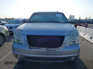 2010 GMC Yukon SLT with VIN 1GKUCCE00AR255901, listed as a IAAI auction lot 42149960 with 196,014 mi miles. Bid and sale history available at carsss.com. Image 12.