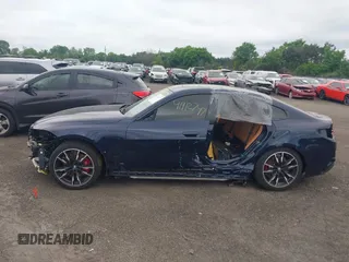 2024 BMW i4 M50 z VIN WBY33AW09RFS45891, wystawiony jako IAAI lot #41912747 z przebiegiem 313 988 mil mil oraz . Historia ofert i sprzedaży dostępna na DreamBid. Obrazek 14.