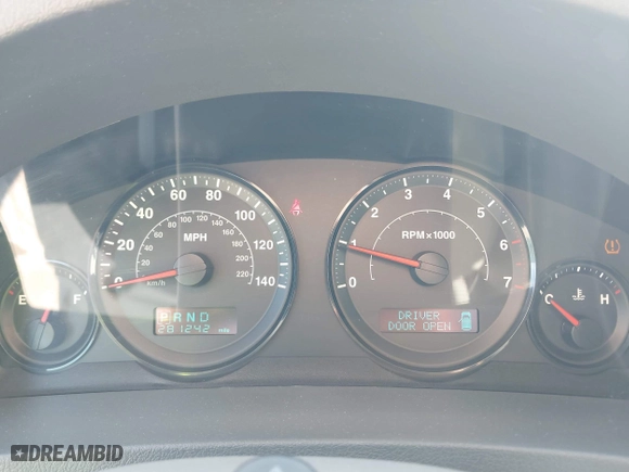 2005 Jeep Grand Cherokee Laredo with VIN 1J8GR48K25C667992, listed as a IAAI auction lot 42094246 with 281,242 mi miles. Bid and sale history available at carsss.com. Image 7.