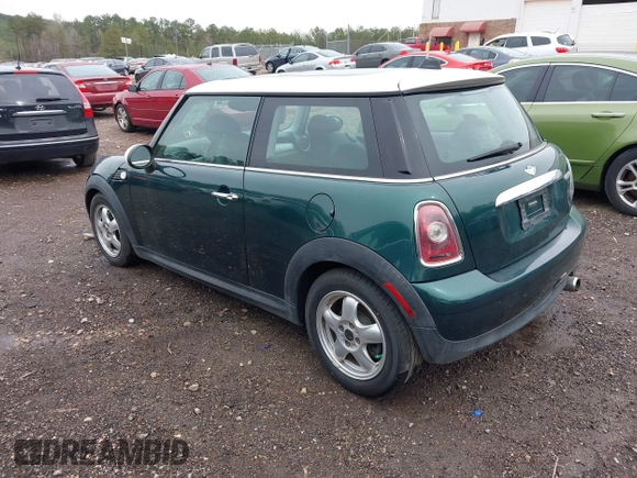 2009 MINI Cooper Hardtop with VIN WMWMF33579TW72493, listed as a IAAI auction lot 41861584 with 136,341 mi miles. Bid and sale history available at carsss.com. Image 3.