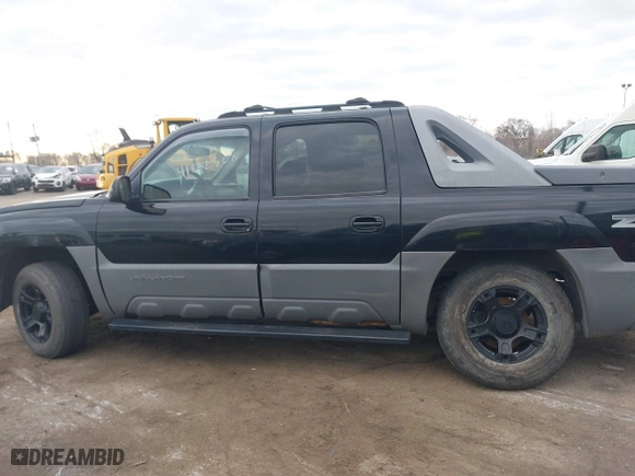 2002 Chevrolet Avalanche with VIN 3GNEK13T82G268036, listed as a IAAI auction lot 41882508 with 349,493 mi miles. Bid and sale history available at carsss.com. Image 14.