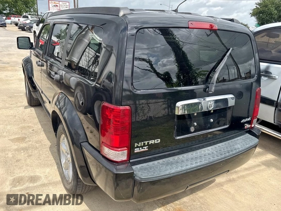 2007 Dodge Nitro SLT z VIN 1D8GU58K77W690568, wystawiony jako Copart lot #61766405 z przebiegiem 177 426 mil mil oraz Czysty tytuł • Clean title. Historia ofert i sprzedaży dostępna na DreamBid. Obrazek 3.