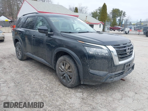 2023 Nissan Pathfinder SV z VIN 5N1DR3BC1PC245412, wystawiony jako IAAI lot #41914226 z przebiegiem 47 795 mil mil oraz . Historia ofert i sprzedaży dostępna na DreamBid. Obrazek 1.