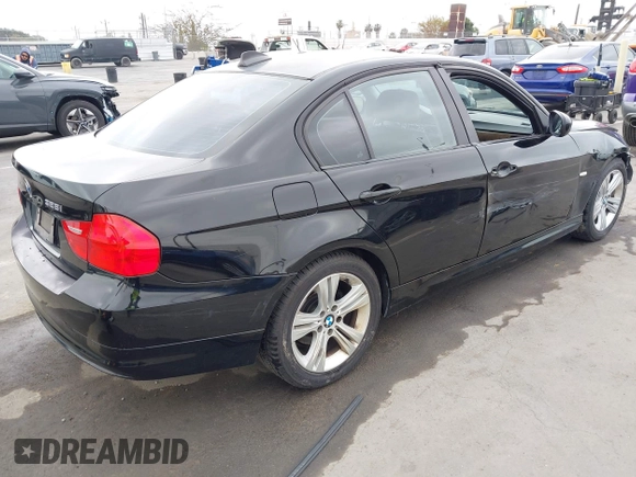 2009 BMW 3 Series 328i z VIN WBAPH57599NM33609, wystawiony jako IAAI lot #42368969 z przebiegiem 269 911 mil mil oraz . Historia ofert i sprzedaży dostępna na DreamBid. Obrazek 4.