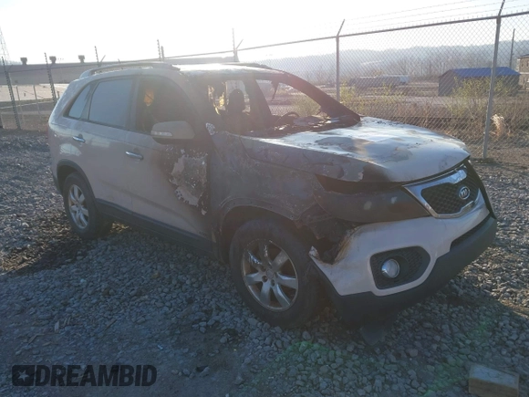 2011 Kia Sorento LX with VIN 5XYKTDA13BG065758, listed as a IAAI auction lot 41995416 with 121,500 mi miles and . Bid and sale history available at carsss.com. Image 1.