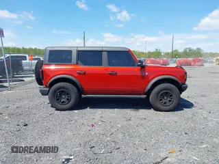 2022 Ford Bronco z VIN 1FMEE5DP3NLB42355, wystawiony jako IAAI lot #42084720 z przebiegiem 35 183 mil mil oraz . Historia ofert i sprzedaży dostępna na DreamBid. Obrazek 13.