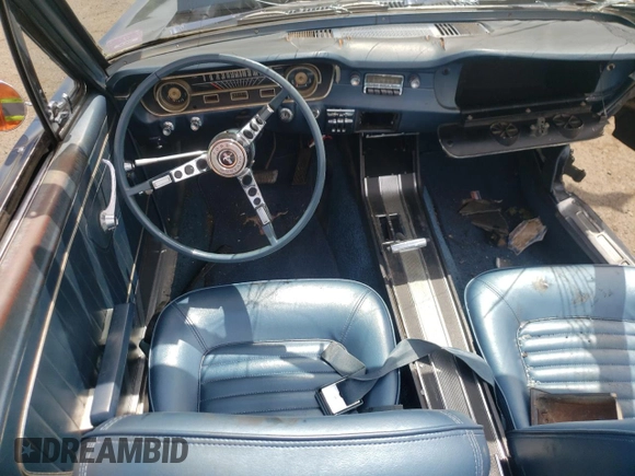1965 Ford Mustang с VIN 5F08C604067, выставлен на аукционе Copart как лот 62315575 с пробегом 55 164 миль миль и Списание • Salvage title. История ставок и продаж доступна на DreamBid. Изображение 8.
