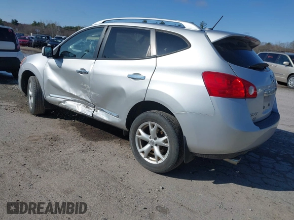 2011 Nissan Rogue SV z VIN JN8AS5MV1BW682862, wystawiony jako IAAI lot #41932618 z przebiegiem 106 558 mil mil oraz . Historia ofert i sprzedaży dostępna na DreamBid. Obrazek 3.