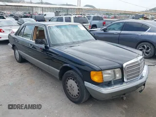 1988 Mercedes-Benz 420 Series 420SEL with VIN WDBCA35D2JA384154, listed as a IAAI auction lot 41950195 with 113,425 mi miles. Bid and sale history available at carsss.com. Image 1.