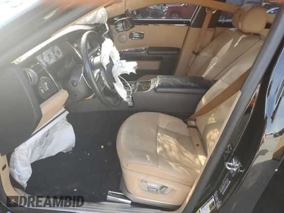 2012 Rolls-Royce Ghost z VIN SCA664L51CUX65522, wystawiony jako Copart lot #64752134 z przebiegiem Nie podano mil oraz Nie do naprawy. Historia ofert i sprzedaży dostępna na DreamBid. Obrazek 7.