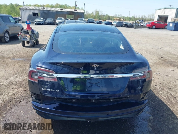 2013 Tesla Model S z VIN 5YJSA1CN5DFP20579, wystawiony jako IAAI lot #41983339 z przebiegiem 80 118 mil mil oraz . Historia ofert i sprzedaży dostępna na DreamBid. Obrazek 17.