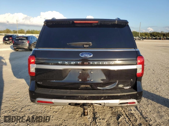 2024 Ford Expedition XLT with VIN 1FMJU1H84REA95604, listed as a Copart auction lot 86878914 with 4,977 mi miles and Salvage Title. Bid and sale history available at carsss.com. Image 6.