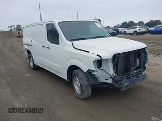 2021 Nissan NV Cargo S z VIN 1N6BF0KM7MN805085, wystawiony jako IAAI lot #41620890 z przebiegiem 86 713 mil mil oraz . Historia ofert i sprzedaży dostępna na DreamBid. Obrazek 1.