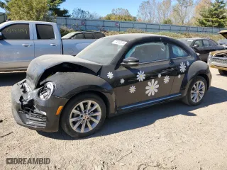 2018 Volkswagen Beetle S with VIN 3VWFD7ATXJM707800, listed as a Copart auction lot 74810074 with 32,467 mi miles and Clean Title. Bid and sale history available at carsss.com. Image 1.