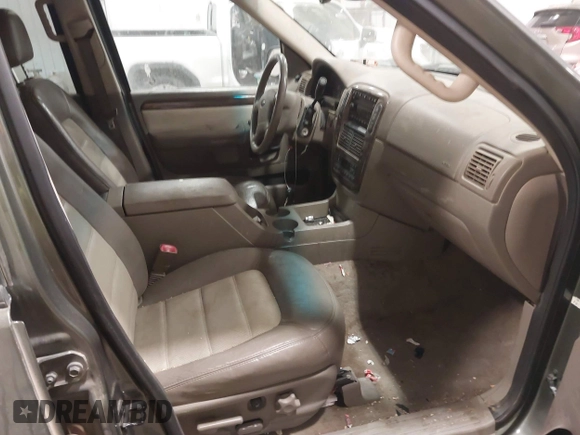 2003 Ford Explorer Eddie Bauer z VIN 1FMZU74E33UA89663, wystawiony jako IAAI lot #41502361 z przebiegiem 201 844 mil mil oraz . Historia ofert i sprzedaży dostępna na DreamBid. Obrazek 5.