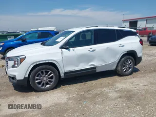 2023 GMC Terrain SLT z VIN 3GKALVEG2PL172143, wystawiony jako IAAI lot #42353393 z przebiegiem 56 609 mil mil oraz . Historia ofert i sprzedaży dostępna na DreamBid. Obrazek 14.