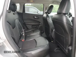 2019 Jeep Compass Latitude z VIN 3C4NJCBB1KT851572, wystawiony jako Copart lot #53131635 z przebiegiem 77 875 mil mil oraz Szkoda całkowita • Salvage title. Historia ofert i sprzedaży dostępna na DreamBid. Obrazek 11.