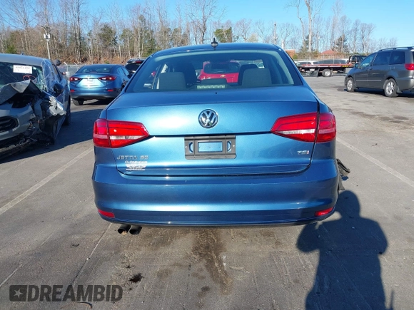 2015 Volkswagen Jetta SE z VIN 3VWD07AJ4FM285676, wystawiony jako IAAI lot #41787061 z przebiegiem 142 537 mil mil oraz . Historia ofert i sprzedaży dostępna na DreamBid. Obrazek 15.