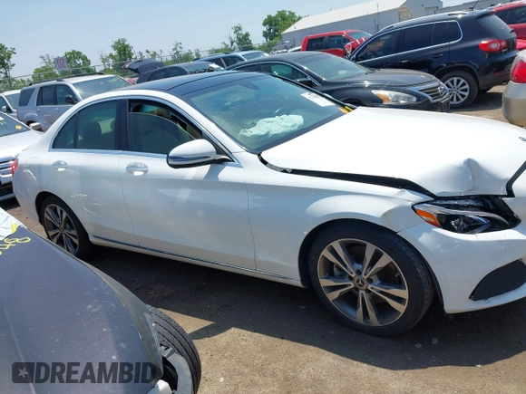 2018 Mercedes-Benz C 300 z VIN WDDWF4JB1JR420773, wystawiony jako IAAI lot #42381686 z przebiegiem Nie podano mil oraz . Historia ofert i sprzedaży dostępna na DreamBid. Obrazek 13.