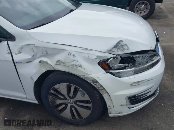 2019 Volkswagen Golf SE z VIN WVWKR7AU6KW910647, wystawiony jako IAAI lot #41502997 z przebiegiem 20 649 mil mil oraz . Historia ofert i sprzedaży dostępna na DreamBid. Obrazek 6.