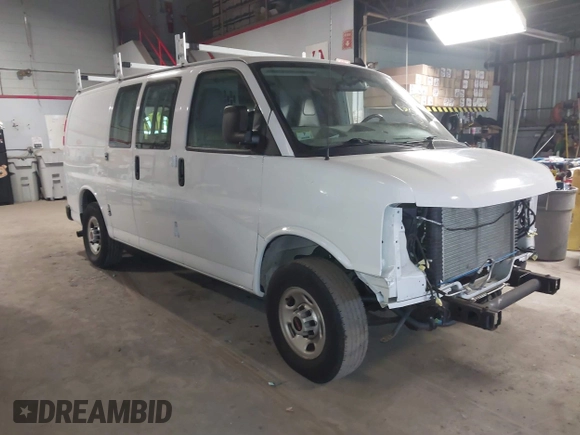 2022 GMC Savana Cargo Van with VIN 1GTW7AF77N1222004, listed as a IAAI auction lot 40864118 with 66,592 mi miles. Bid and sale history available at carsss.com. Image 1.