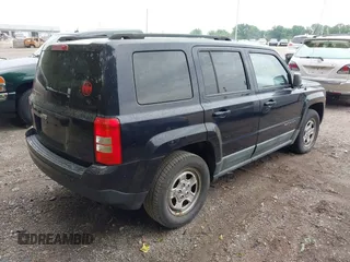 2011 Jeep Patriot Sport z VIN 1J4NT1GB3BD146294, wystawiony jako IAAI lot #42523267 z przebiegiem 199 497 mil mil oraz . Historia ofert i sprzedaży dostępna na DreamBid. Obrazek 4.