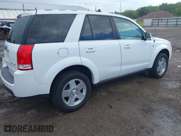 2007 Saturn VUE V6 z VIN 5GZCZ63407S878948, wystawiony jako IAAI lot #42307430 z przebiegiem 119 443 mil mil oraz . Historia ofert i sprzedaży dostępna na DreamBid. Obrazek 4.