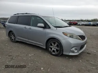 2012 Toyota Sienna SE z VIN 5TDXK3DC9CS222519, wystawiony jako Copart lot #50948145 z przebiegiem 245 553 mil mil oraz Szkoda całkowita • Salvage title. Historia ofert i sprzedaży dostępna na DreamBid. Obrazek 4.