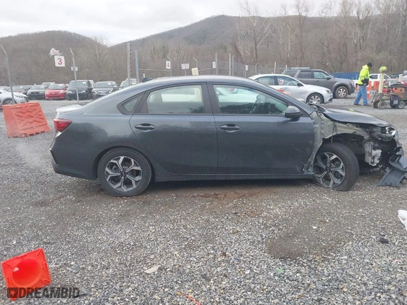 2021 Kia Forte LXS with VIN 3KPF24ADXME267687, listed as a IAAI auction lot 41811900 with 90,448 mi miles. Bid and sale history available at carsss.com. Image 13.