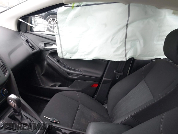 2015 Ford Focus SE with VIN 1FADP3K29FL289504, listed as a IAAI auction lot 41963365 with Not Provided miles. Bid and sale history available at carsss.com. Image 5.