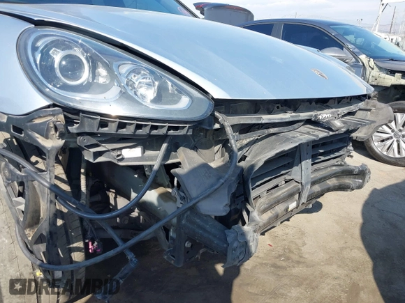 2017 Porsche Cayenne with VIN WP1AA2A20HKA80556, listed as a IAAI auction lot 40449857 with 40,504 mi miles. Bid and sale history available at carsss.com. Image 6.