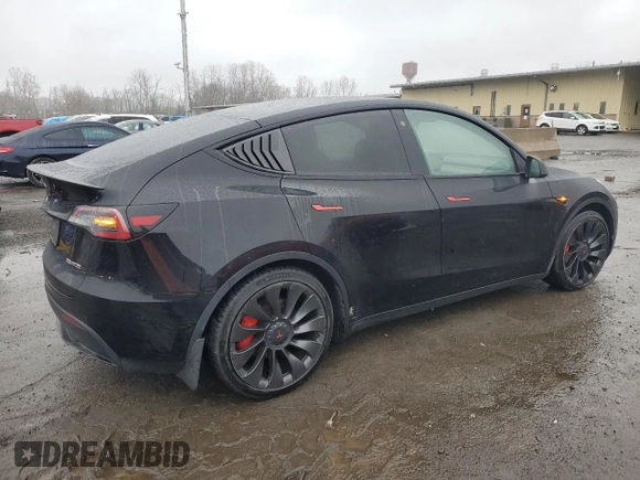 2022 Tesla Model Y Performance z VIN 7SAYGDEF9NF382883, wystawiony jako Copart lot #52028085 z przebiegiem 49 108 mil mil oraz Szkoda całkowita • Salvage title. Historia ofert i sprzedaży dostępna na DreamBid. Obrazek 3.